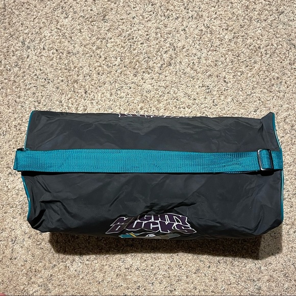 VINTAGE MIGHTY DUCKS DUFFLE BAG - Picture 6 of 9